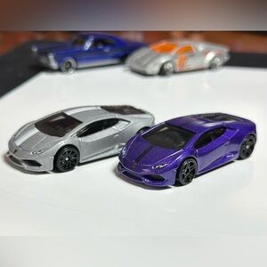 Hot Wheels 2 Lamborghini Huracan LP 610-4 Gray and Purple  Car Loose